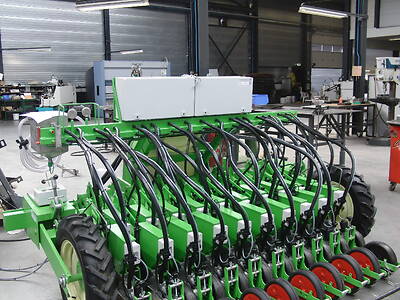 Koppert-machines-landbouwzaaier-zaaien