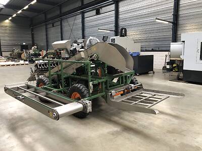 Koppert-Machines-Oogstmachine-buiten-oogsten